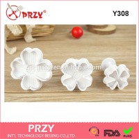 PRZY 3 PCS plastic clover-shaped spring cut / roll candy cake mold -Y308